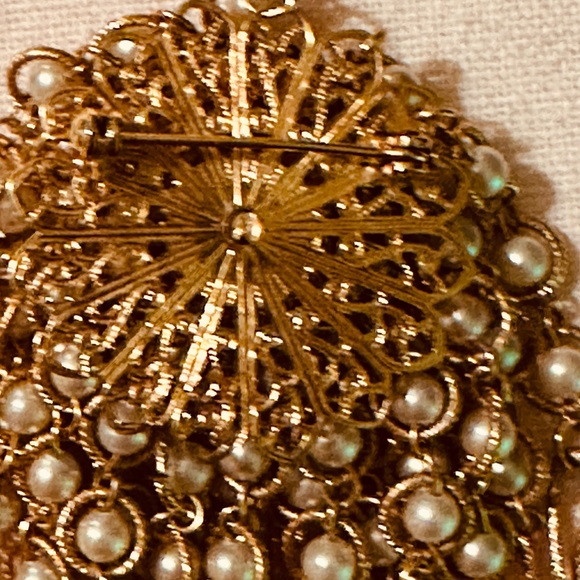 Gold Tone Waterfall Cluster Pearl Brooch - Picture 2 of 5